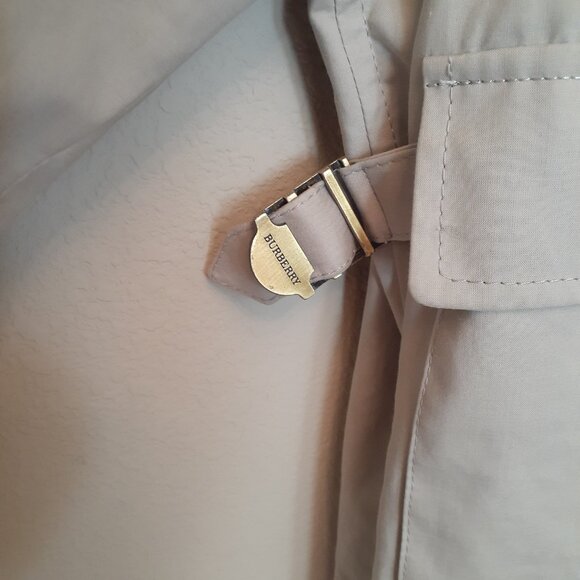 Burberry Lightweight Jacket - Picture 2 of 16